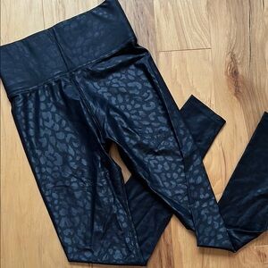 Carbon 38 Black Leopard Print Takara Shine Leggings S